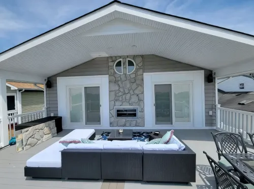 HOT TUB & Bicycles - Walking distance to the BEACH, bay, restaurants, & shopping - 욕조