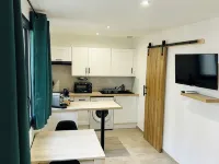 Charming downtown studio セレのホテル