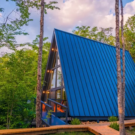 Off-Grid w/ Wood Fired Hot Tub - Modern, Clean and Cozy - 4 Kayaks - 90 Acres