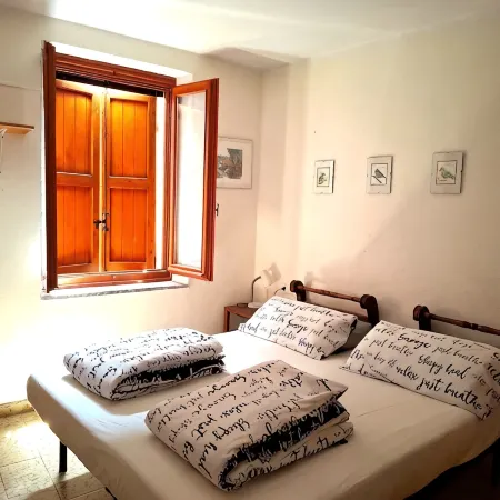 Welcoming cozy apartment in a quaint medieval village Отели в г. Плезио