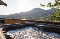 Shasta Lake Beautiful House w/ Hot Tub, BBQ, Ping Pong & Foosball Table - 4-Star