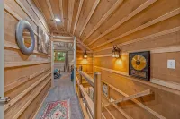 Hiking;Mentone;DeSoto Falls; Mentone; Lookout Mtn; Hot Tub, No Pet Fee-1 Pet- - 4-Star