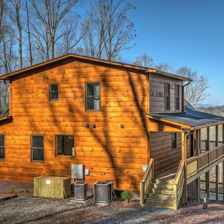Blue Ridge Cabin, Mountain Views, Hot Tub, Game Room – Sleeps 12 Near Downtown