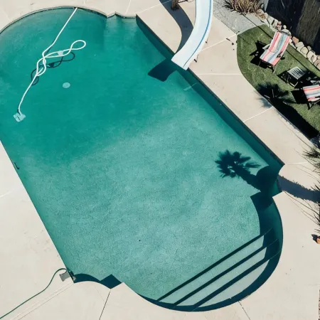 The Desert Sunset: 4 Bdr, 5 Beds, Fast Wifi, Large TV, Large Private Pool,
