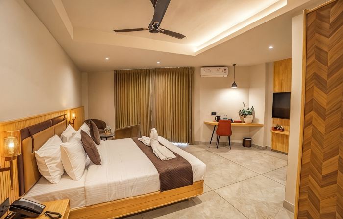Aura Inn & Suites