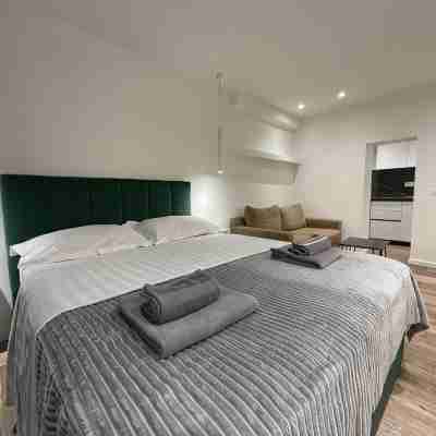 Le petite Central Studio Apartments Rooms