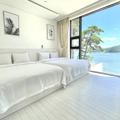 Le Grand Bleu Resort Hotels near Dolsan-eup
