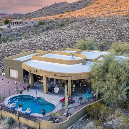 Spacious 4-bedroom house with Mountain View’s, pool and putting green.