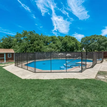 Family Dream Home, Arcade fun!, Huge Pool! 5 bedrooms, 3 baths