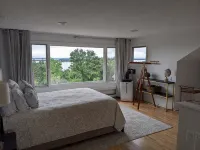 優雅舒適，坐擁壯麗水景，坐落於佔地寬廣物業內的度假屋 - 民宿