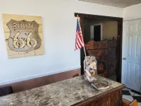 Brad's Desert Inn