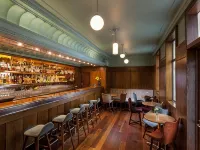 Hotel DeBrett Hotel berhampiran Taman Eden