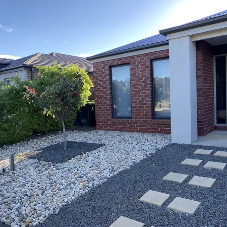 Modern 4-Bedroom Home, Near Playground, Lake & Nature Trails, Minutes to Bendigo