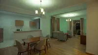 Au-thopia hotel - Condos