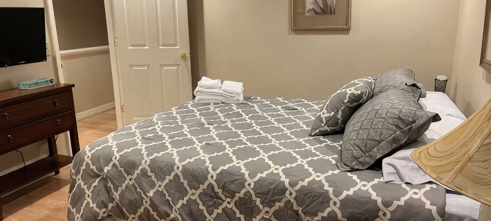 #11 2-bedroom apartment in historic Lorain, across from Palace Theatre. Hotels in Lorain County