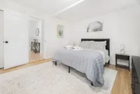 Spacious House on Sunset Lake 4 Br, 2 Baunit 2 on Top Floor