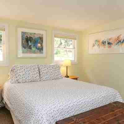 Peaceful Garden Oasis with Breakfast Provided Rooms