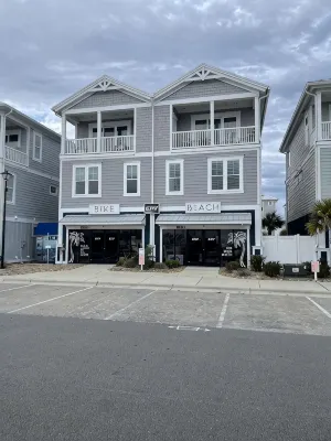 Posh, New, Ocean View Townhome in gorgeous Emerald Isle Perfect for families