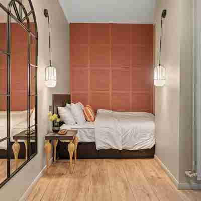Charming & Cozy 2 BD apt, Ultracentral with WiFi, AC, across Chabad in Bucharest Rooms