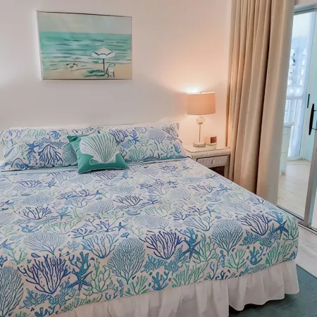 Tropical  2 Br/ 2 Ba, 77 Steps to Beach  Unit #304/ 20% Discount / Dogs Welcome!