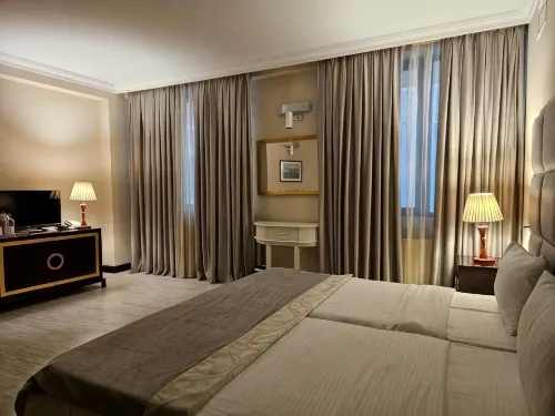 Crown Suites - Condos