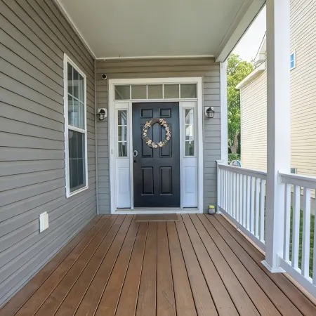 4 Bedroom Cottage - 5 Minutes from both beaches