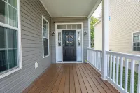 4 Bedroom Cottage - 5 Minutes from both beaches - Bungalows
