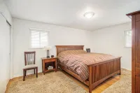 Less than 1 block to Notre Dame!  Sleeps 14 - 4-Star