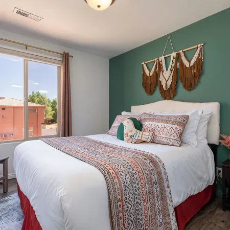 Desert Family Retreat •Red Rock Views•Dark Skies• Pool•Hot Tub• 35 Min to Zion•