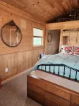 The Bunkhouse Tiny home with a farm feel.with WiFi,and AC. - Alppimaja