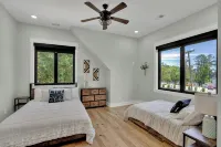 Luxurious Lakefront retreat with own private dock. - 4-Star