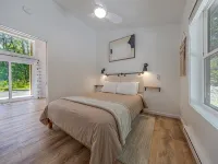 Black Haven Tiny Home Hotele w: Surry
