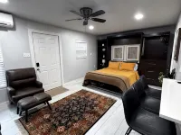 Downstairs Vibrant, Upgraded & Central Guesthouse in Hyde Park - Holiday bungalows