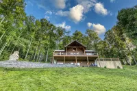 NEW! - Fish the CREEK/Mountain VIEWS/mini-GOLF/hot tub/3 acres/Dog friendly