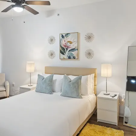 Modern 1Br 8 Minutes to Dallas World Cup Stadium. Free Parking, Gym + Fast WiFi