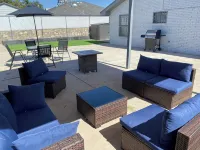 3-bedroom Modern House, recently renovated and upgraded with smart lighting - Balkoner