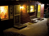 1940s Storybook Knotty Pine Cabin in Crestline, Absolute Privacy 크레스틀린 호텔