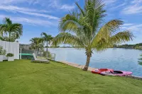 Charming lake view 3-bedroom in pleasant Fort Lauderdale