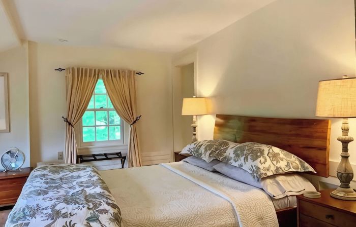 Elm Suite with a Private Bathroom in front of Smith College Quadrangle