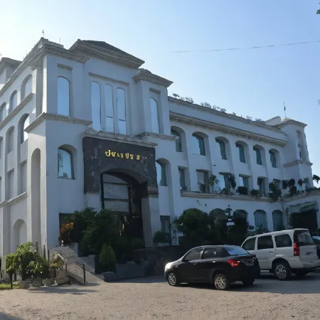 Deventure Hotel, Karnal