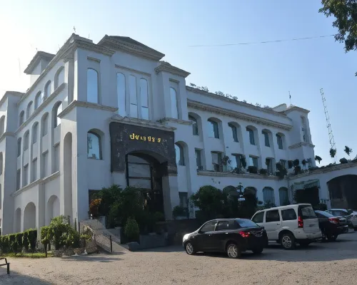 Deventure Hotel, Karnal Hotels in Karnal