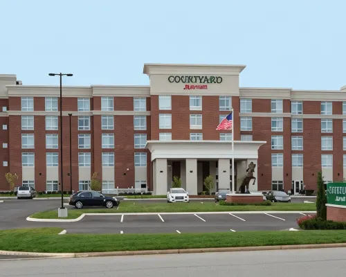 Courtyard Youngstown Canfield Hotels in Canfield