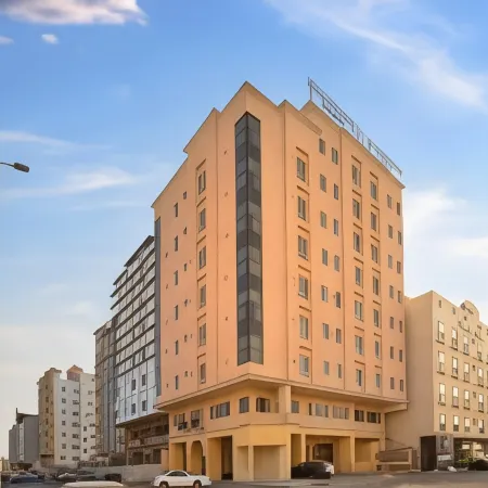 Fakhamat Al Dyafah Serviced Apartment Отели рядом с достопримечательностью «Торговый центр Venicia»