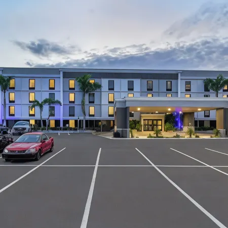 Comfort Inn & Suites St Pete - Clearwater International Airport