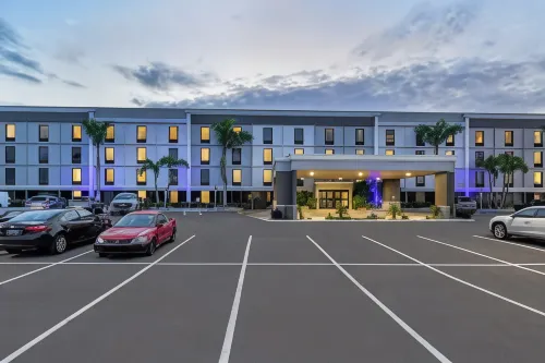 Comfort Inn & Suites St Pete - Clearwater International Airport - Airport Shuttle