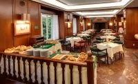 Hotel Hernán Cortés - พร้อมอาหารเช้า