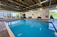 Quality Inn & Conference Centre Kingston Central - Pools