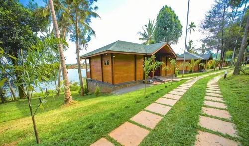 LakeRose Wayanad Resort - Water Front Grandeur - Pensions