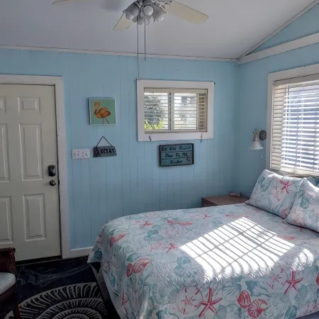 Charming pet friendly cottage in downtown Port St Joe