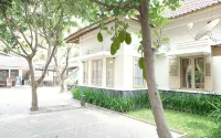 Ndalem Suratin Guesthouse - Pensions